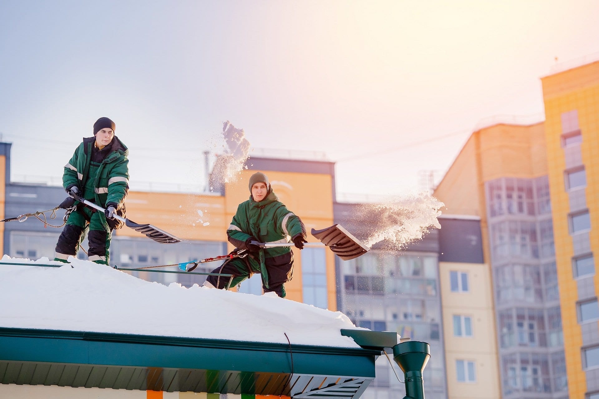 icy-roof-icicles-snowy-roof-concerns-claw-roof-replacement-calgary