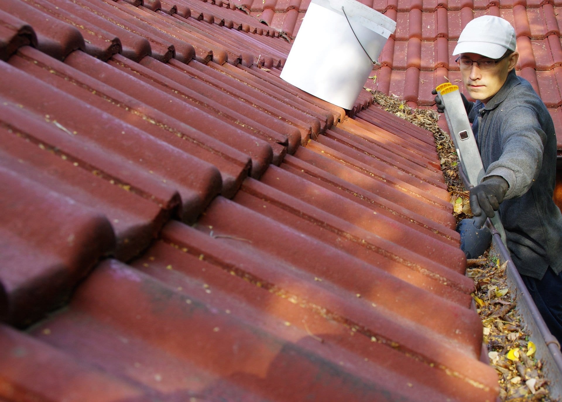 residental-roof-repair-gutter-cleaning-tips-calgary-claw-roofing